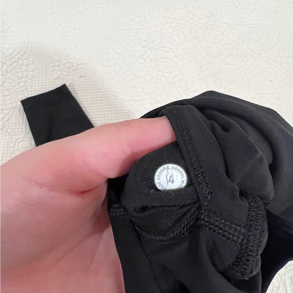 Black Wunder Under Lulu lemon leggings size 4 - Picture 2 of 2